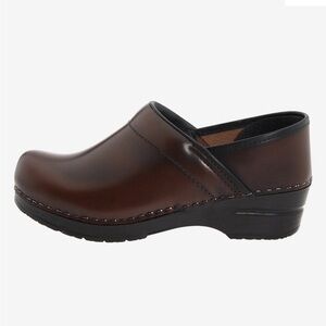Sanita Danish Professional Cabrio clog in Bordeaux Brush Off Leather